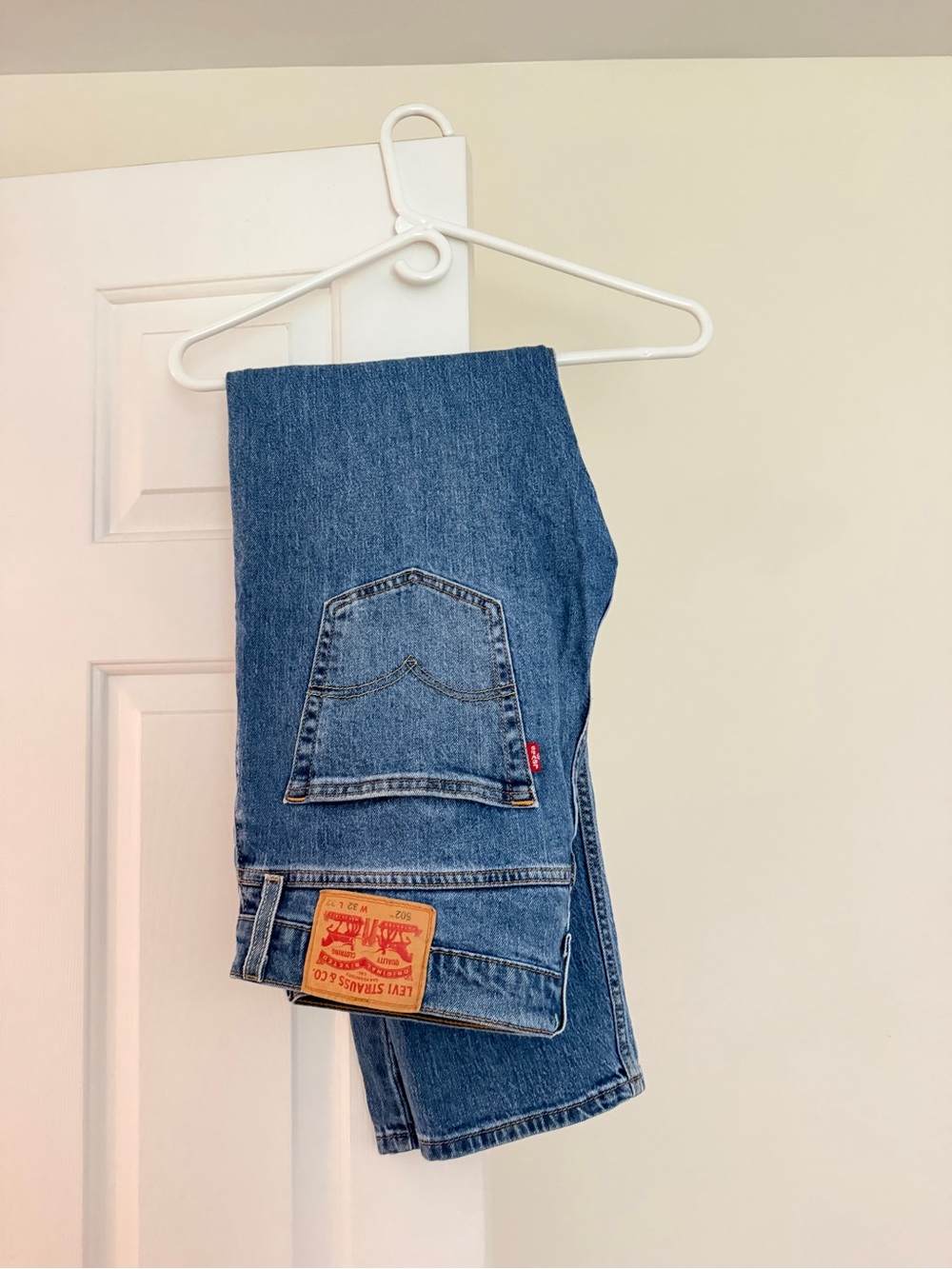 Levi's Men's Medium Blue Straight Leg Jeans